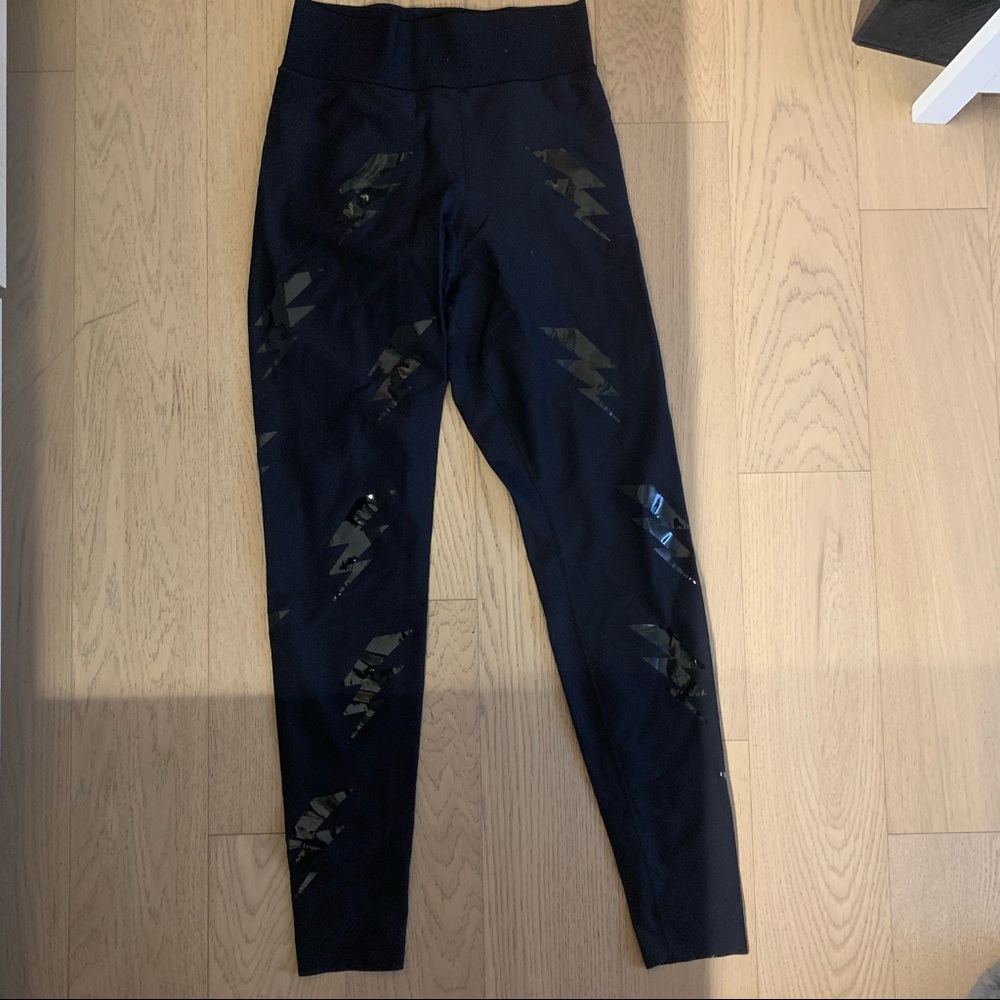 Black Ultracor thunderbolt legging — size M